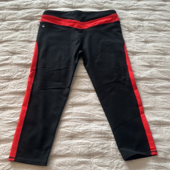 💕 2 for $15 - Fabletics capri length leggings - Picture 2 of 2